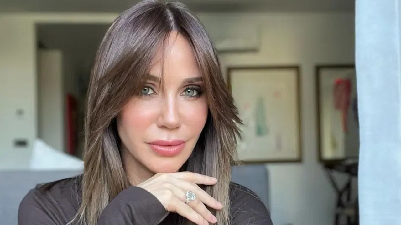 Bir yıl bekledi, çanta için Almanya’ya gitti! Demet Şener’in Mini Kelly macerası
