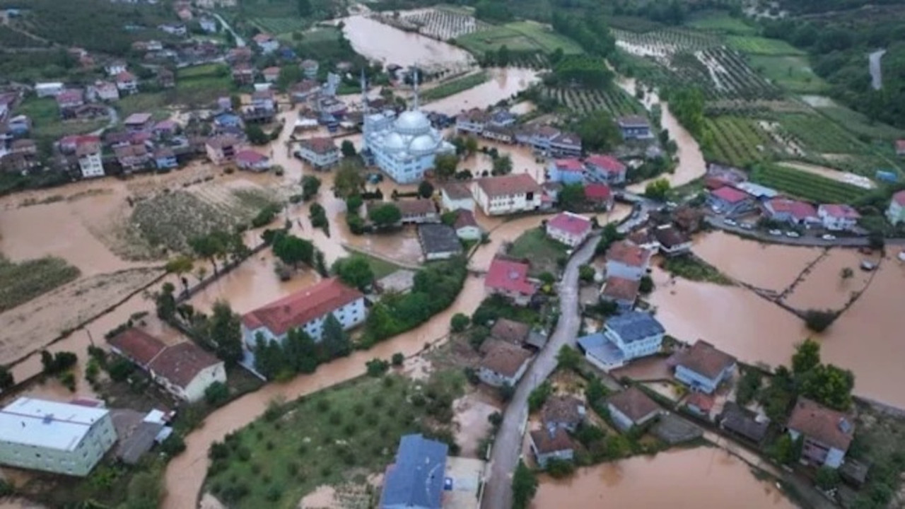 Sakarya’da sağanak sonrası sel! 4 ilçede eğitime ara verildi